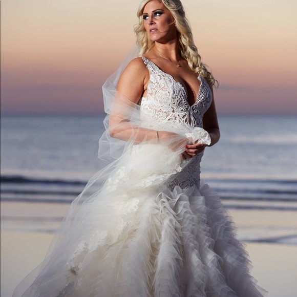 Lazaro wedding dress - Picture 8 of 8